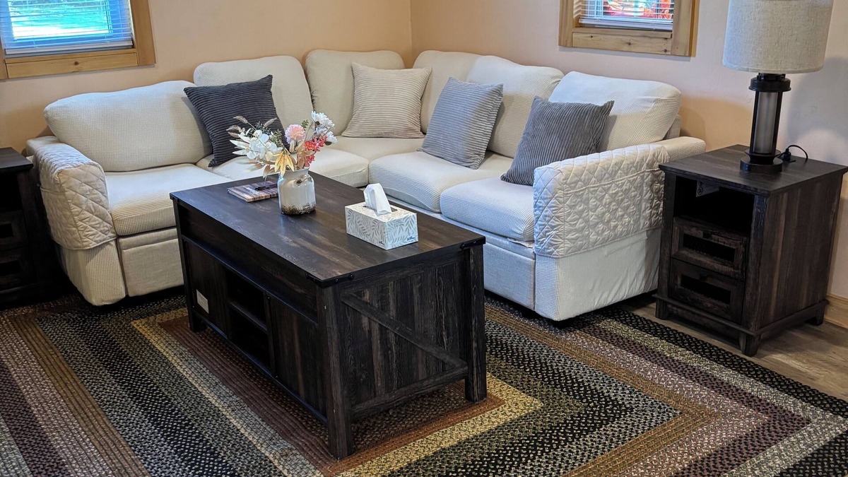 Jacksonville Cabin | Cozy 2 bedroom pet friendly cabin in great location with all the extra's