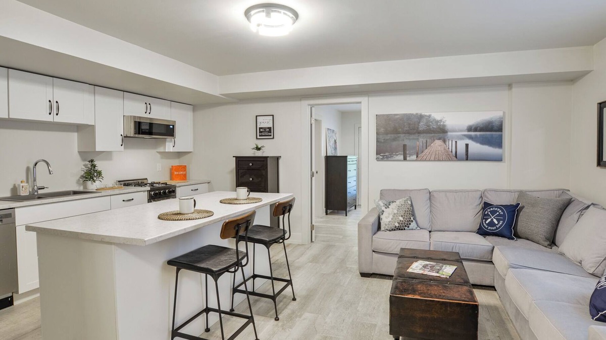 Gravenhurst House | Cozy 2-Bedroom Retreat with Private Entrance at Muskoka Bay Resort.