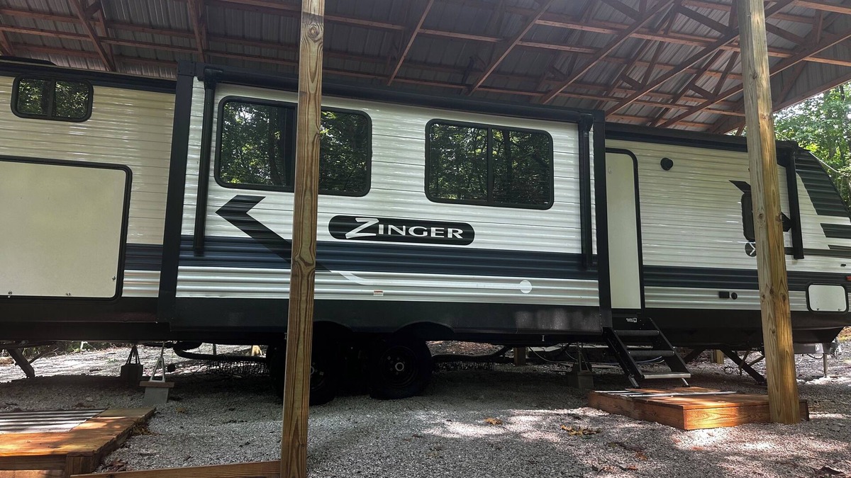Nancy House | Cozy 2-bedroom RV 1.5 miles from Wolf Creek Marina, Lake Cumberland KY