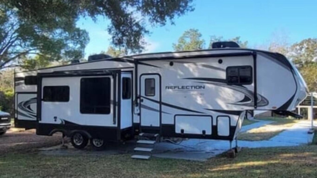 North Northwest Pensacola Apartment | Cozy 2-Bedroom RV in Pensacola with WiFi and AC