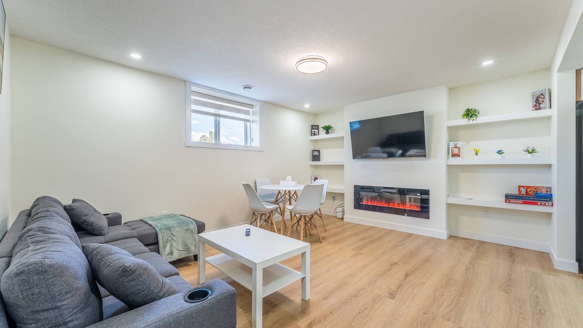 Southeast Calgary House | Cozy 2 bedroom suite