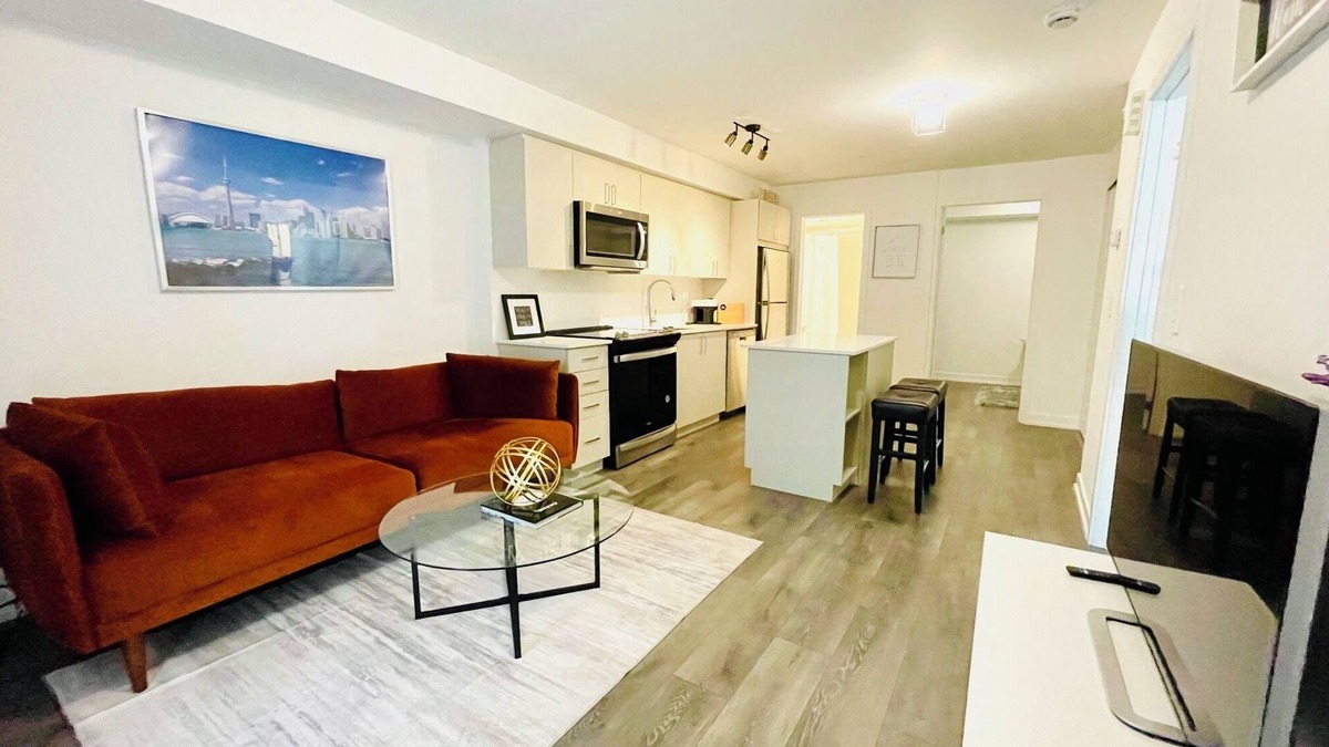 Victoria Village House | Cozy 2 Bedroom townhome in Toronto!