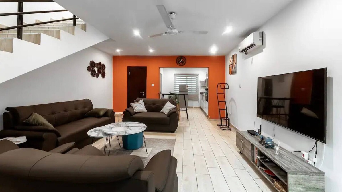 Santeo House | Cozy 2-bedroom townhome with AC and WiFi in brilliant Adenta