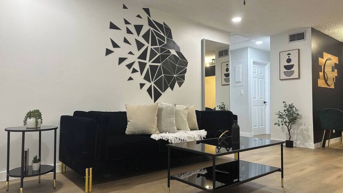River Oaks Apartment | Cozy 2-bedroom apartment in Fort Lauderdale with WiFi, AC -U1