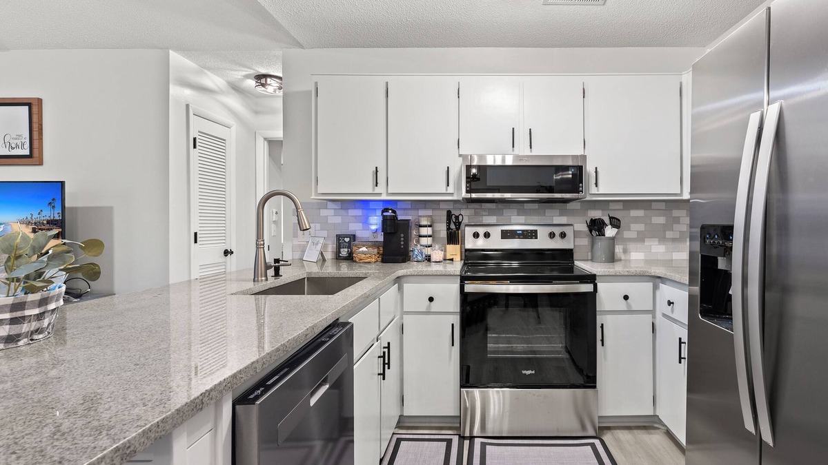 North Charleston Condo | Cozy 2-bedroom condo in North Charleston, close to downtown and beaches.