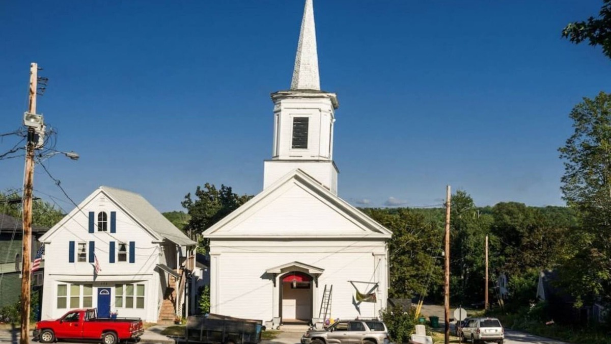 Winterport House | Cozy 2 BR by River, Crooked Steeple Hall