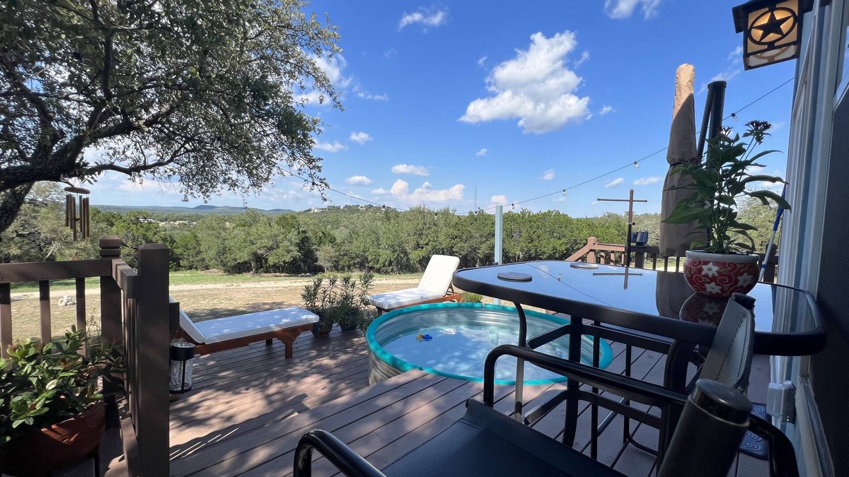 Oatmeal Cottage | Cozy 2 BR cottage w/heated pool and gorgeous views and breakfast service incl...