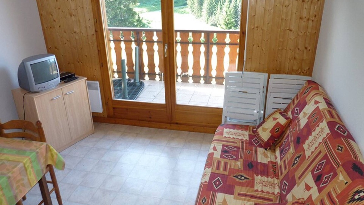 Station de Drouzin le Mont Apartment | Cozy 2-Room Apartment with Terrace, Mountain Views, and Parking in Le Biot