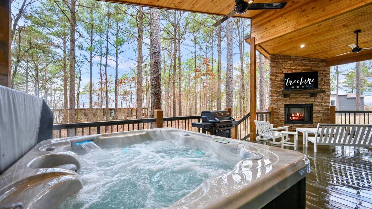 Pickens Cabin | Cozy 2BD Cabin | Hot Tub | Fire Pit | Arcade Table