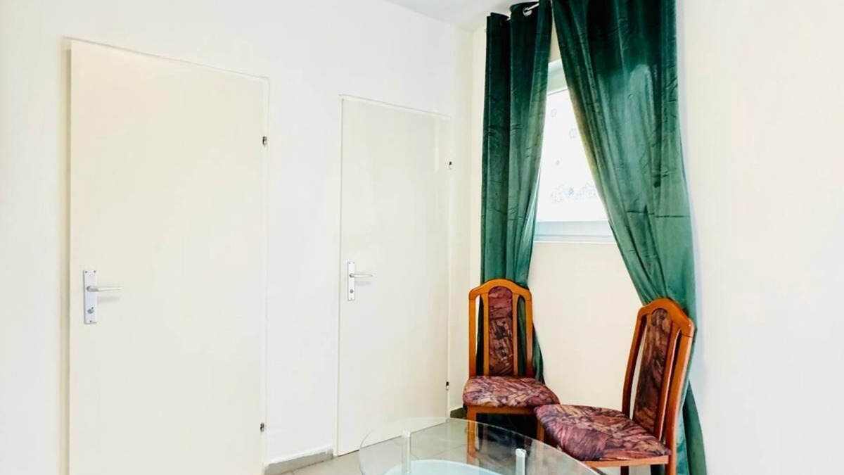 Liesing Apartment | Cozy 2BR Apt Sleeps 6 Direct City Access