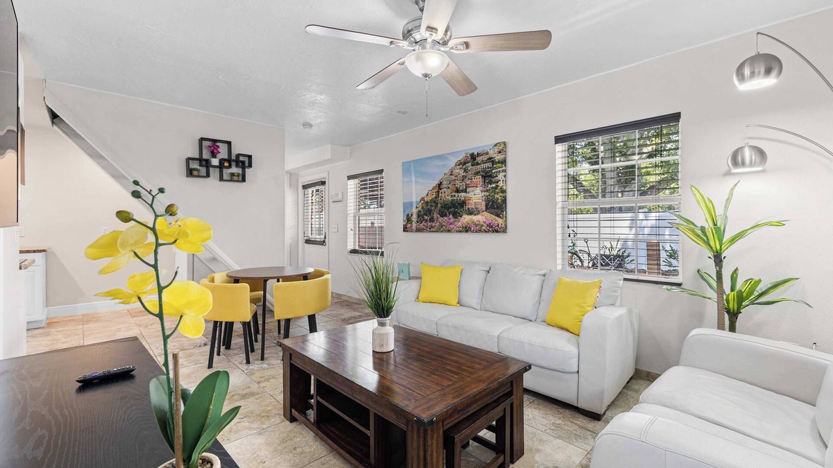 La Vista House | Cozy 2BR Beach & Trail | Bikes Fire Pit