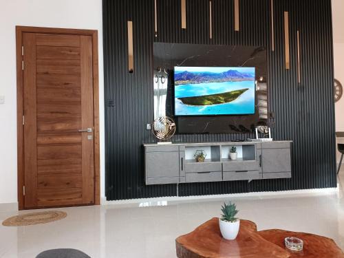 Grand-Baie Apartment | Cozy 2BR Getaway - Stylish Stay in Grand Baie
