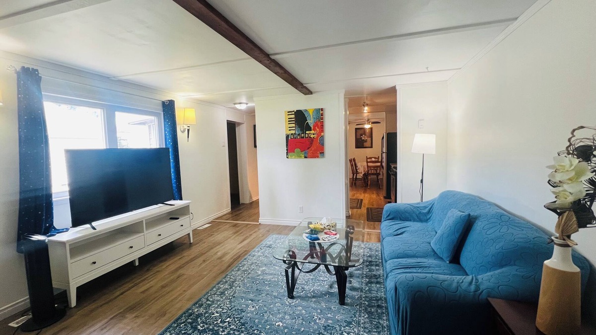 Hinton House | Cozy 2BR Mobile Home near Jasper NP | King Bed