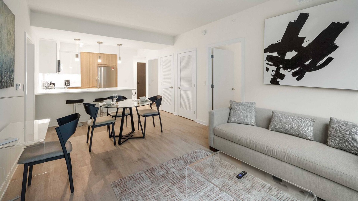 NoMa Hotel | Cozy 2BR nr Metro | Keyless Entry, 24hr Concierge & Gym