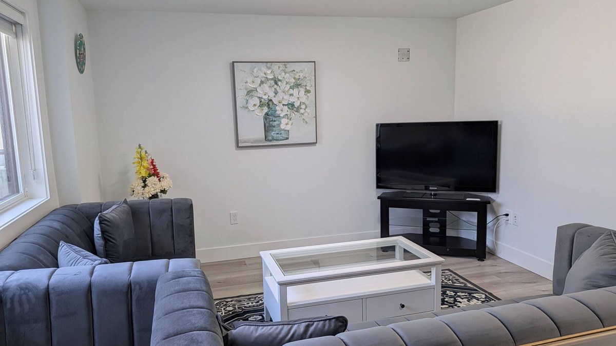 South Surrey House | Cozy 2BR retreat in South Surrey