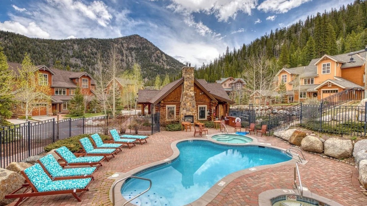 Keystone House | Cozy 2BR Settler's in East Keystone by shuttle route w/pool, hot tub & rec room