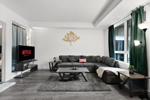 Niagara Falls Apartment | Cozy 2BR Suite Only 8 Mins to The Falls With Sofa Bed And Sleeps 6