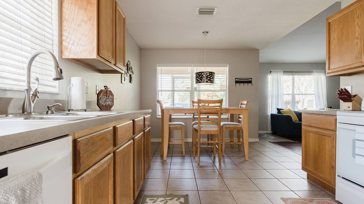 Okeechobee House | Cozy 3/2 Home with Comfy Beds & Ample Parking - Your Perfect Getaway