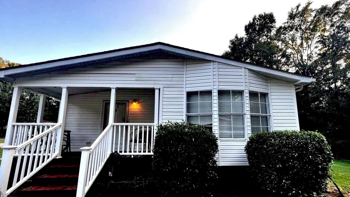 Bowling Green House | Cozy 3 Bed/2 Bath House in Lake Wylie areann