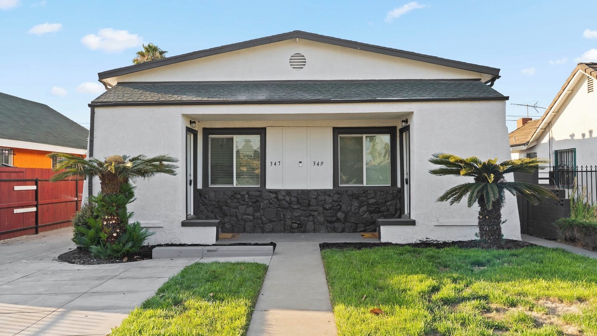 Lynwood House | Cozy 3 bed 2 bathroom duplex near SOFI