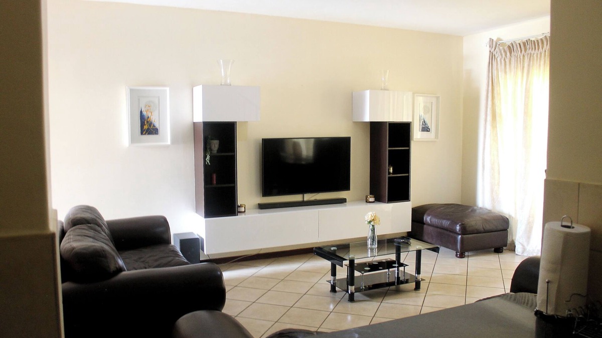 Greater Johannesburg Metropolitan Area Apartment | Cozy 3 Bed Duplex ,sleeps 6 With Double Bathroom