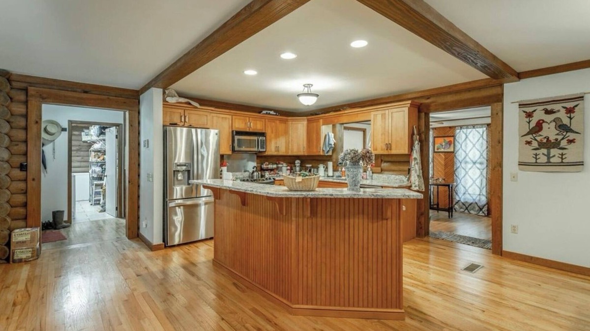 Graysville Cabin | Cozy 3-bedroom 2 bathroom cabin near Chattanooga. Firepit, spa, pool, fireplace.