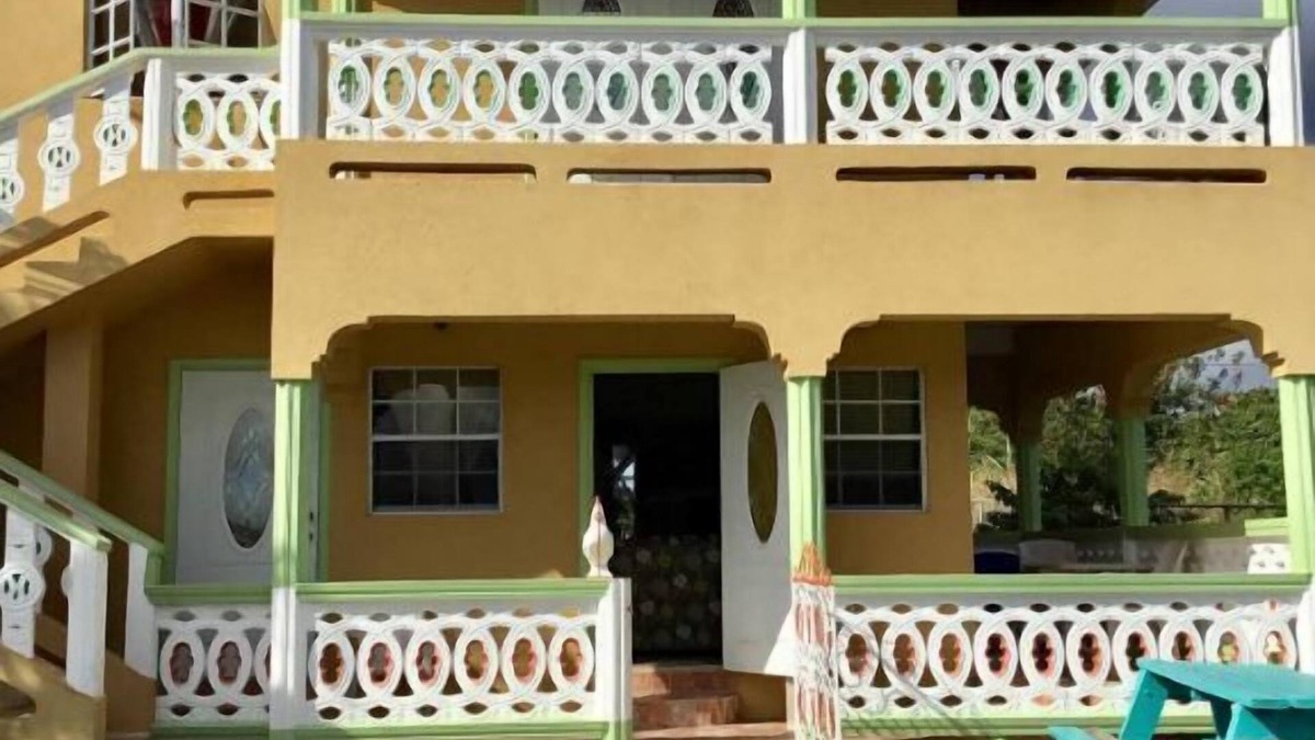 Piaye Apartment | Cozy 3 Bedroom 2 Bath Apartment/ Close to Amenities and Beach