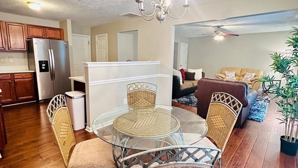 Palmetto House | Cozy 3-bedroom building in welcoming Palmetto with WiFi, AC