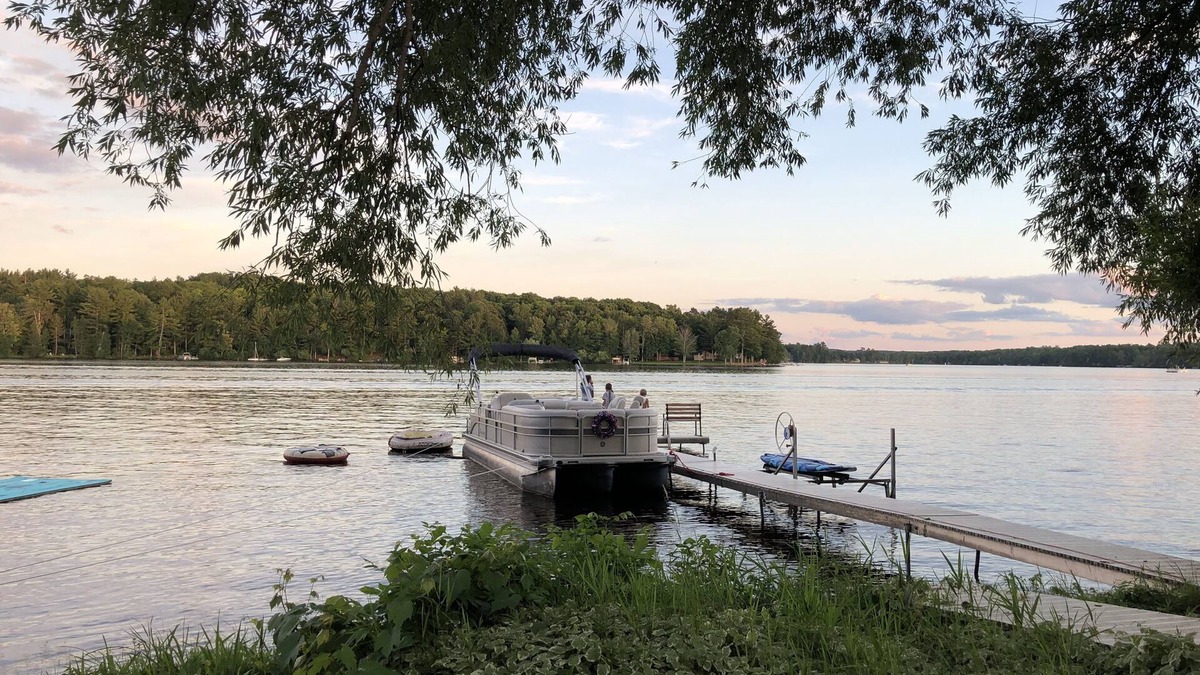 Lake Nebagamon House | Cozy 3 bedroom cabin on Lake Nebagamon with 85ft of lake frontage sleeps 8!