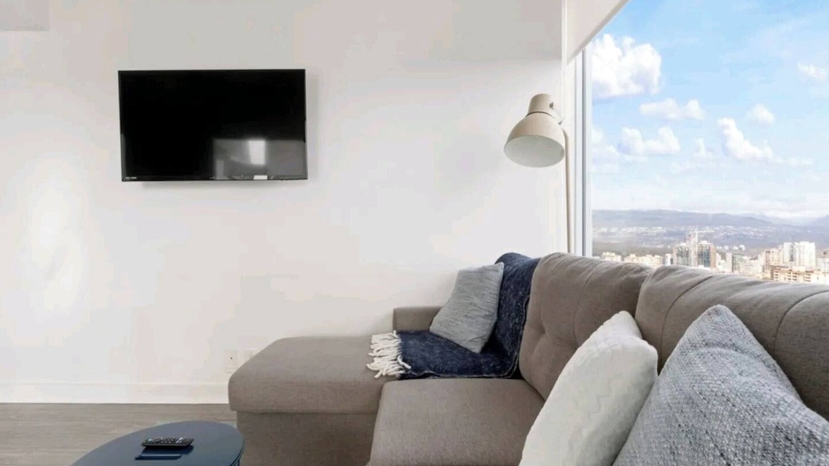 Kitchener Condo | Cozy 3-bedroom condo with WiFi, fitness room in welcoming Kitchener