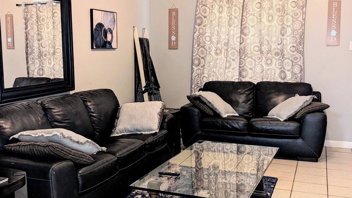 Longview Condo | Cozy 3-bedroom condo with WiFi, AC in adorable Longview. Long stays welcomed