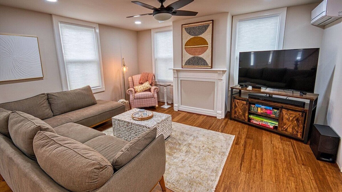 Cambridge Cottage | Cozy 3-bedroom cottage steps away from the water.