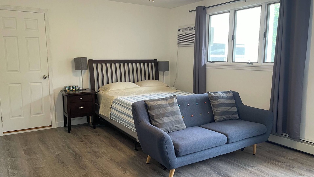 Somerville House | Cozy 3-Bedroom Getaway w/AC & Free Parking Near Boston