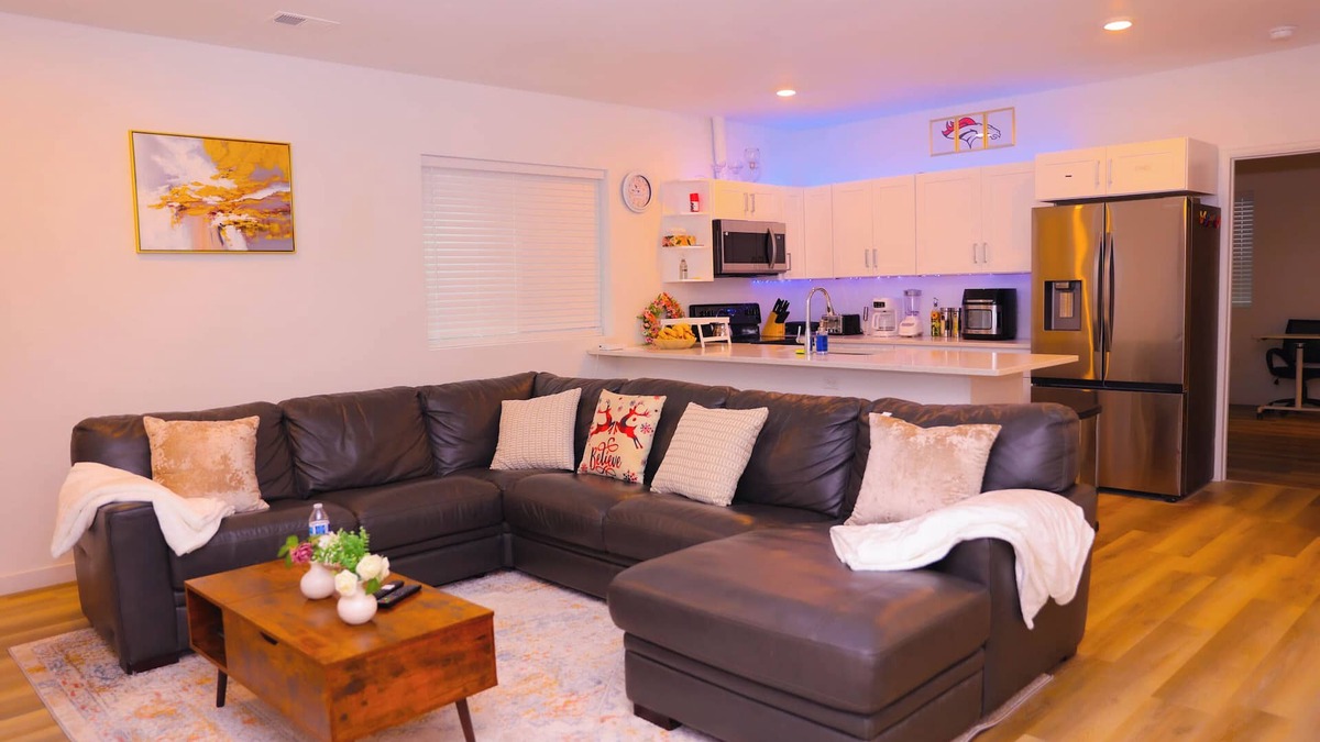 Aurora House | Cozy 3-Bedroom Home, 3 Min to Aurora’s Gaylord, 10 Min to Denver Airport!