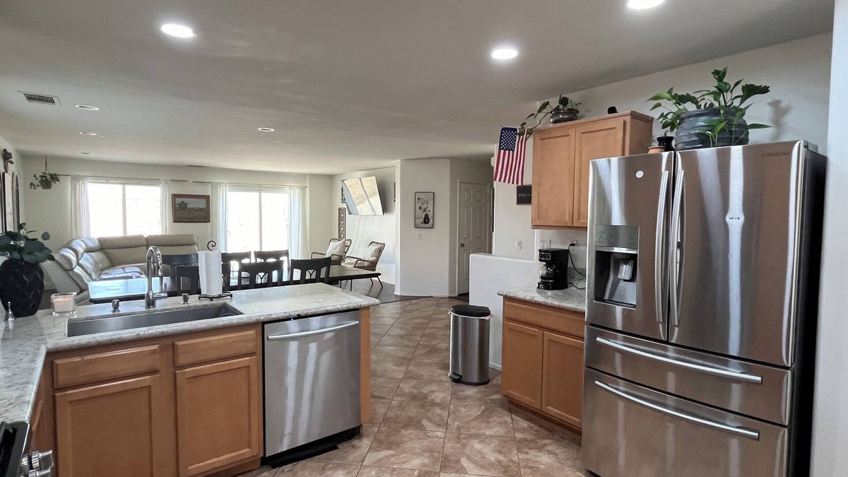 Lancaster House | Cozy 3-bedroom house in tranquil Lancaster with WiFi and AC
