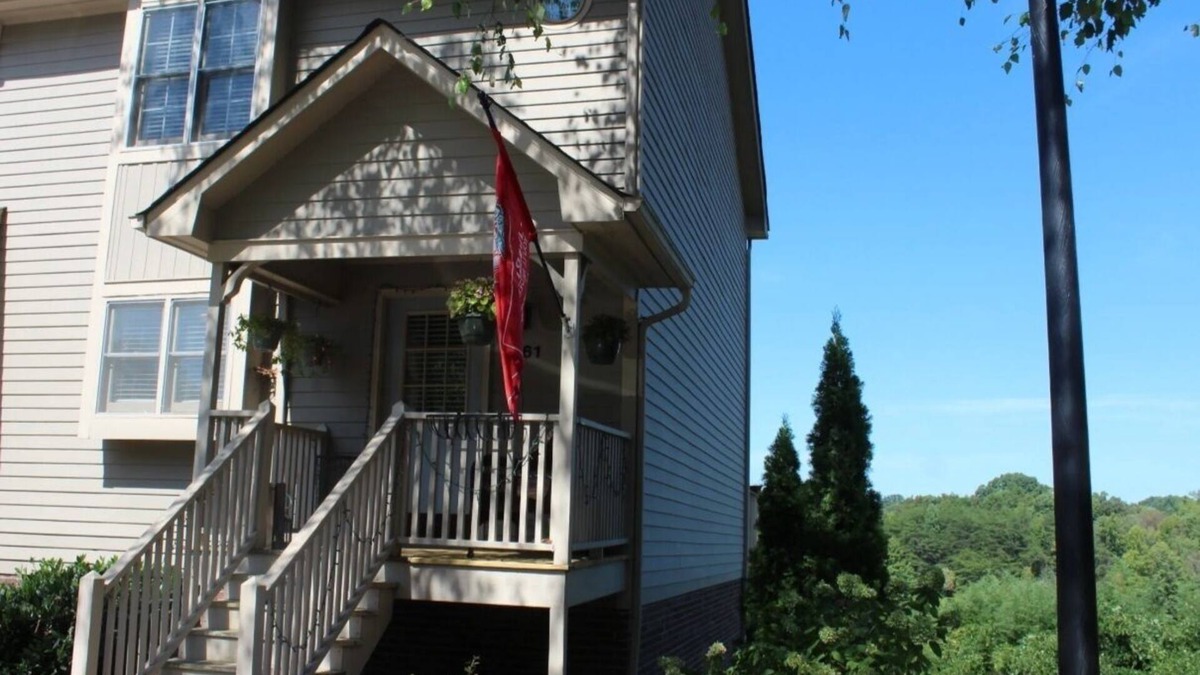 High Point Condo | Cozy 3-bedroom, lakefront condo