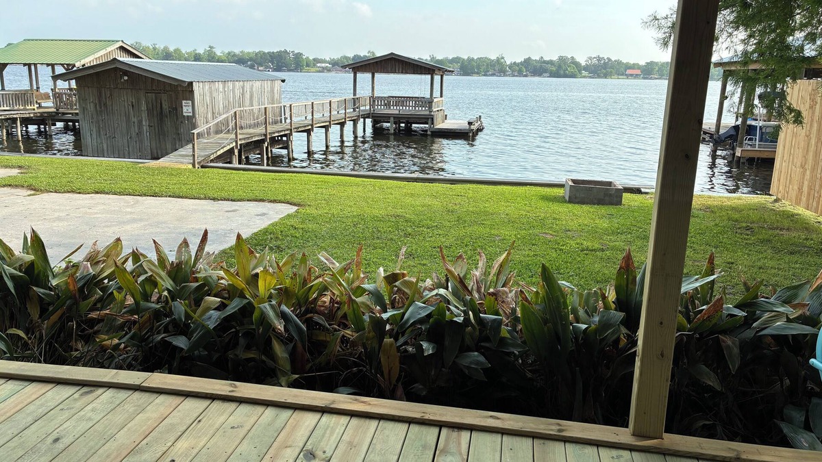 Lakeland House | Cozy 3-bedroom mobile home with WiFi, AC in peaceful Oscar