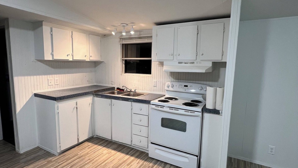 Voth House | Cozy 3-bedroom mobile home in charming Vidor with AC