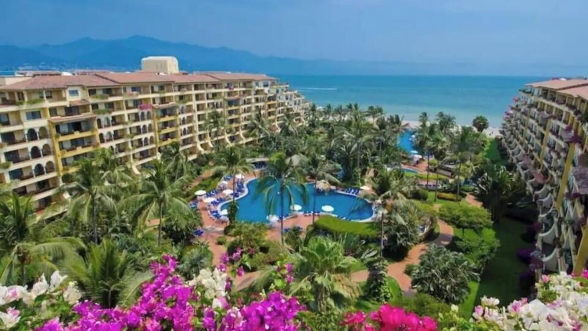Marina Vallarta Resort | Cozy 3 bedroom Family Beach Condo in beachfront Resort in Puerto Vallarta!