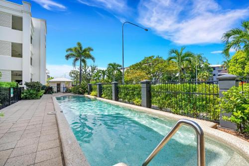Cairns North Apartment | Cozy 3-Bedroom Oasis with Pool Access in Cairns