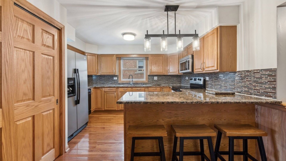 Oak Lawn House | Cozy 3-Bedroom Ranch near Chicago & Area Hospitals