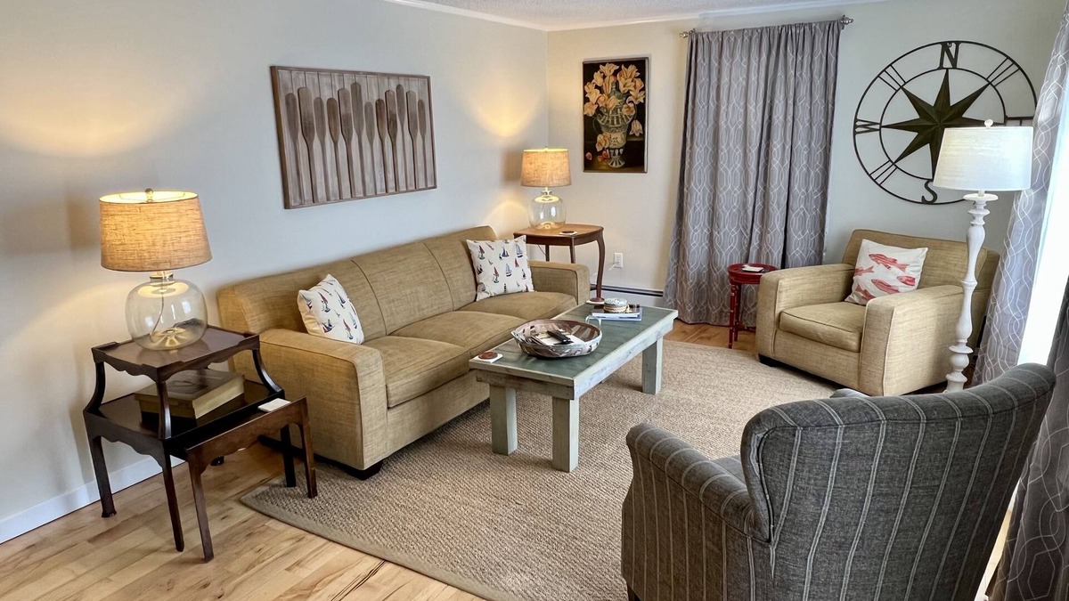 Boothbay Harbor House | Cozy 3 bedroom house with large covered porch just steps from downtown BBH.