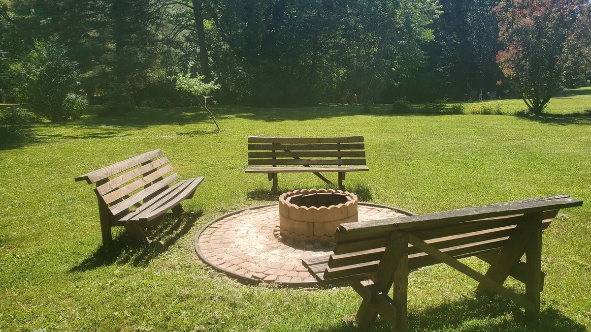 Helmsburg Cottage | Cozy 3 BR 2 Bath Cottage with car and boat parking