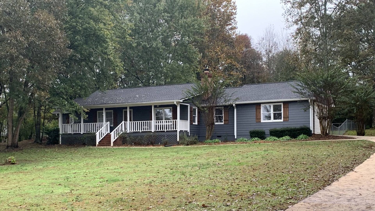 Jefferson House | Cozy 3 BR/2 Bath Ranch in a Peaceful Setting