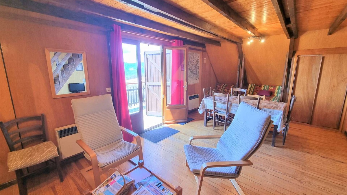 Saint-Michel-de-Chaillol Ski Chalet | Cozy 3-Bedroom Chalet with South-Facing Balcony, Pets Welcome, Sleeps 6
