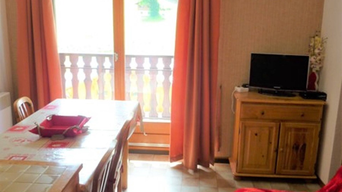 Station de Drouzin le Mont Apartment | Cozy 3-room at trail start, 4 pers