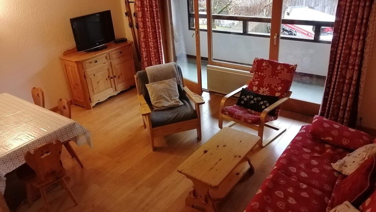 Saint-Jean-dʼAulps Apartment | Cozy 3-room duplex, near slopes with pool and parking