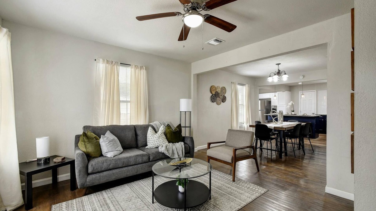 Eastside Promise Neighborhood House | Cozy 3bd & 2ba home near DT, Riverwalk, Pearl & Dome