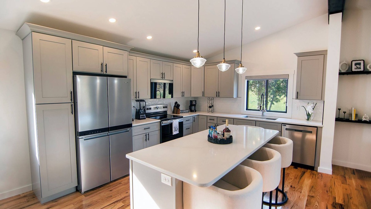 Alexander House | Cozy 3Bds 2Bths house w Fireplace 20 min to AVL