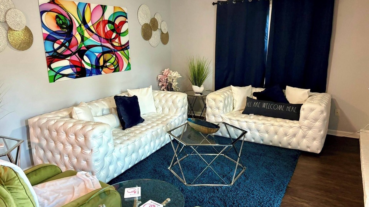 Gainesville House | Cozy 3BR/3BA Gainesville Getaway w/Parking